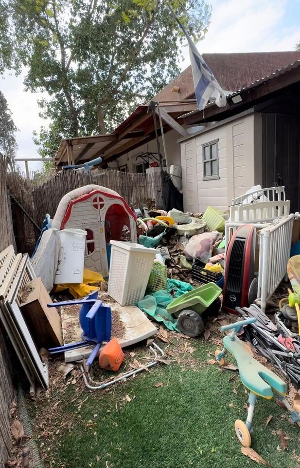 Imágenes de la destrucción que dejó Hamas en el kibutz de Nir Oz, entre ellas la de la casa de la familia argentino israelí Bibas.