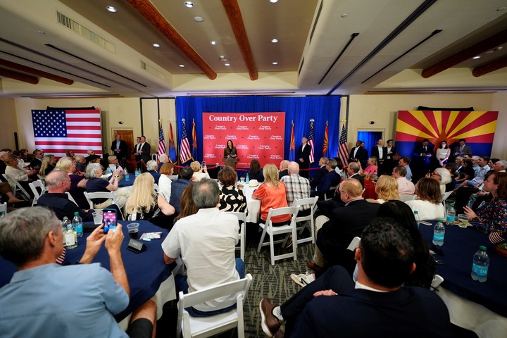 Kamala Harris, en un evento de campaña este viernes en Scottsdale, Arizona. Foto: AP 