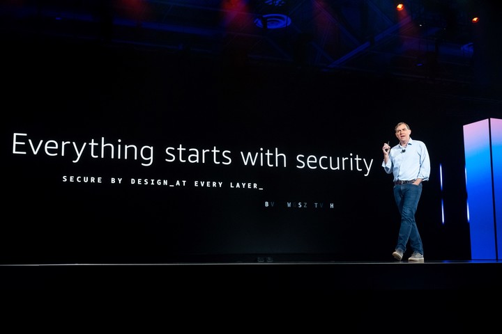 Matt Garman, CEO de AWS, en re:Invent, enfatizó la importancia de la ciberseguridad. Foto AWS