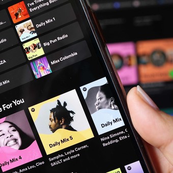 Cuáles son los 9 mejores podcasts de Spotify en 2024 
