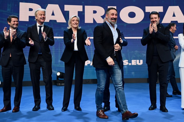 André Ventura (Portugal) Geert Wilders (Países Bajos) Marine Le Pen (Francia) Santiago Abascal (España), Viktor Orban (Hungría) y Matteo Salvini (Italia) cerraron el acto. Foto: Cézaro De Luca.