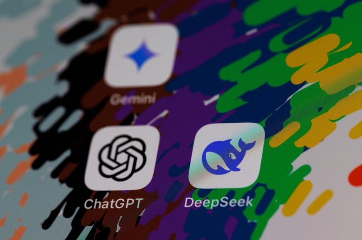 Los bypasses a la seguridad que se hacen con DeepSeek se pueden lograr con ChatGPT. Foto Bloomberg