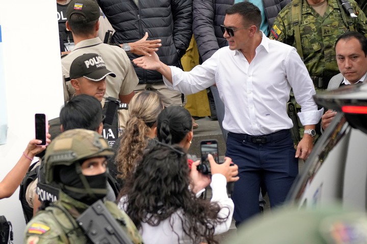 El presidente Daniel Noboa no apareció en público tras la primera vuelta. Foto AP