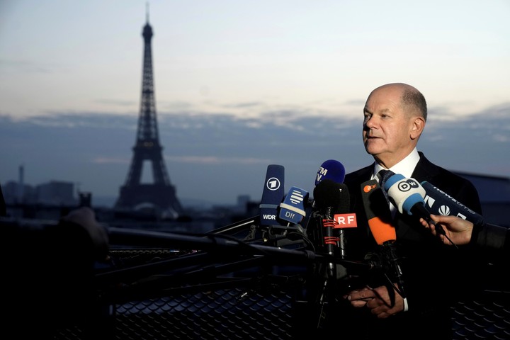 El canciller alemán Olaf Scholz, en París. Foto AP