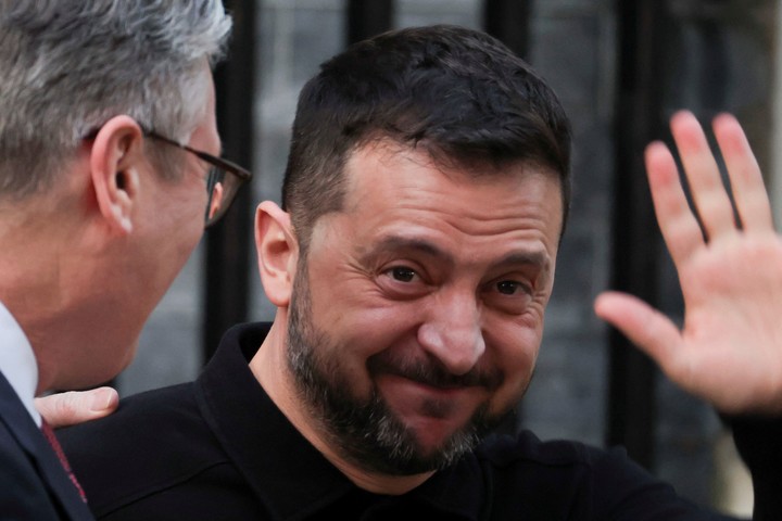 El presidente ucraniano se emocionó por el apoyo británico. Foto: Reuters/Kevin Coombs. 