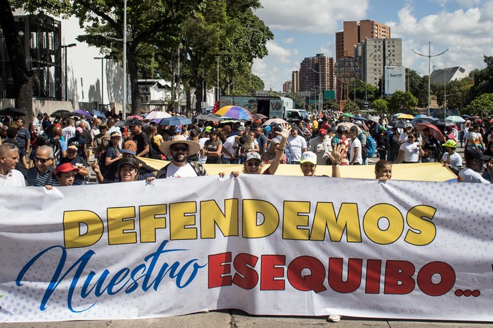 Una marcha en Caracas en diciembre de 2023, en apoyo al reclamo chavista de la región del Esequibo, en disputa con Guyana. Foto: EFE 