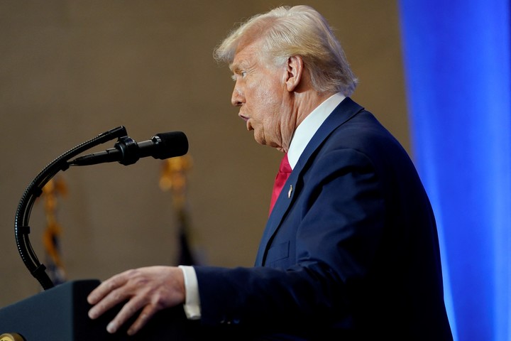 Desde su regreso a la Casa Blanca en enero, Donald Trump busca terminar con el conflicto de más de tres años. Foto REUTERS/Nathan Howard