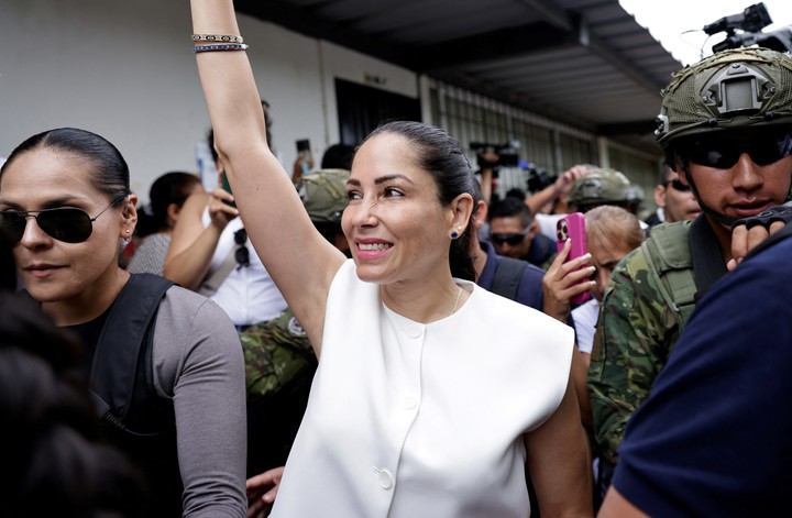 Luisa González apuesta a ser la primera mujer elegida como presidente en Ecuador. Foto: REUTERS   