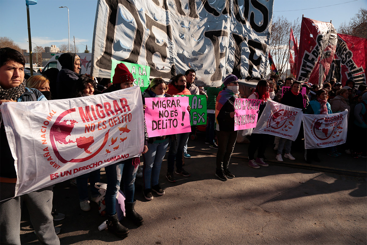 Ser migrante en la Argentina libertaria: el fin de un derecho humano inalienable