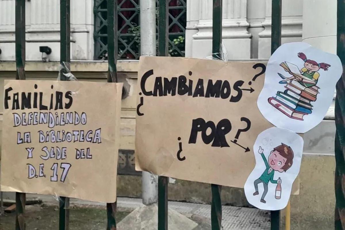 Crece el repudio al gobierno porteño por querer instalar un bar donde funciona una biblioteca centenaria