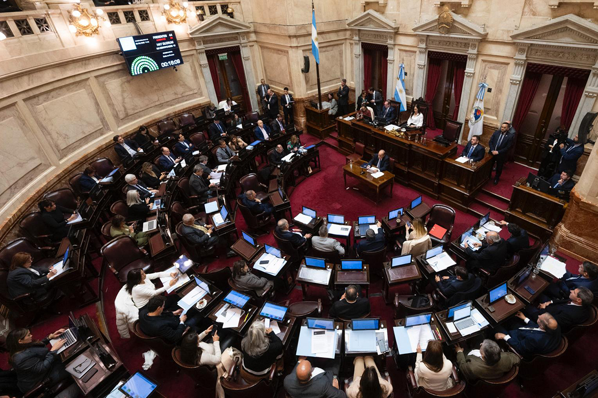 Francos se ofendió y se fue del Senado porque una senadora lo trató de mentiroso