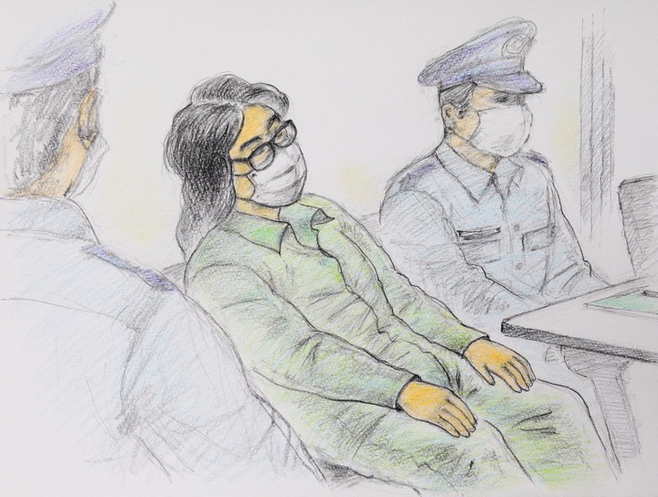Dibujo de la Corte muestra al reo Takahiro Shiraishi durante el juicio en 2020. Foto: AFP 