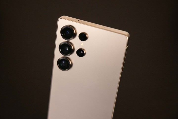 Las cámaras del Samsung Galaxy S25 Ultra. Foto: Bloomberg