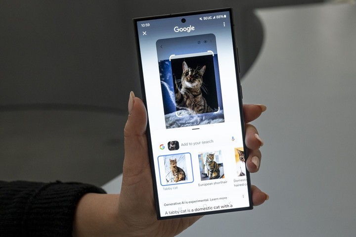 Circle to Search, la herramienta para hacer búsquedas en la web con inteligencia artificial. Foto: Bloomberg