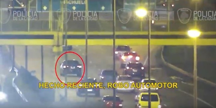 Una captura de las cámaras del Anillo Digital que tomó la huida de tres delincuentes por la Av. General Paz.