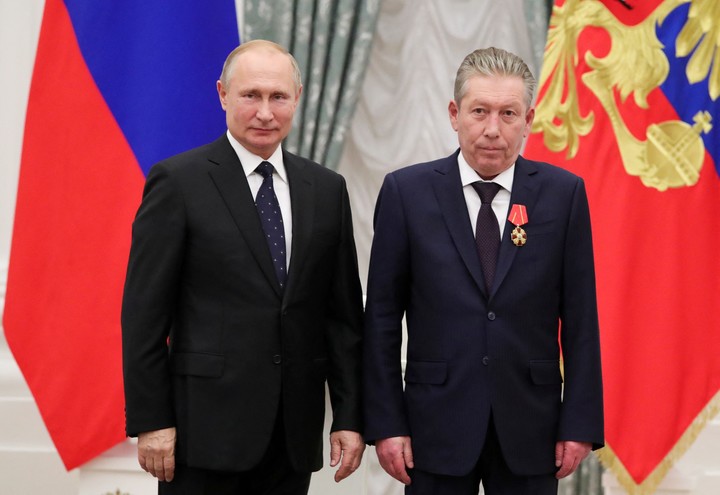Ravil Magánov junto a Putin. Foto AFP.
