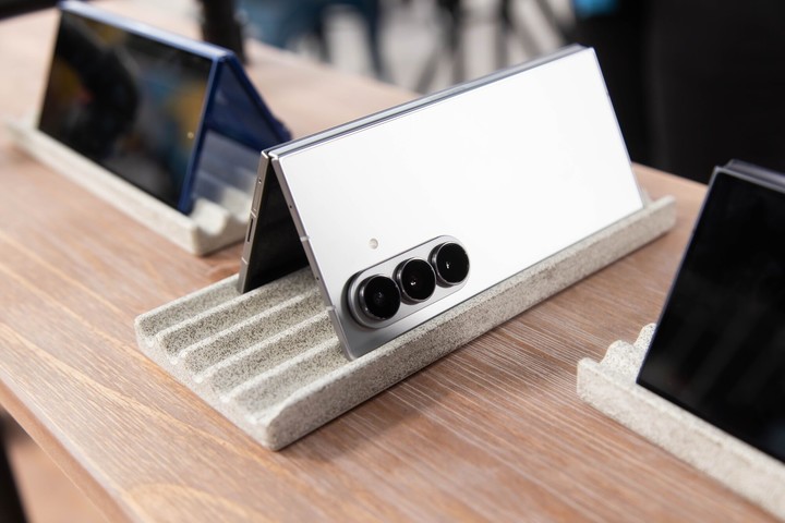 Samsung Galaxy Z Fold 7 cuenta por primera vez con un sensor de 200 megapíxeles.Bloomberg