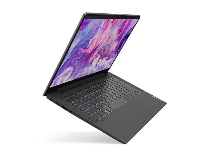 Outlet con procesador Core i3. Memoria de 4GB y SSD de 256GB. Tiene pantalla de 14 pulgadas. $ 500.953.