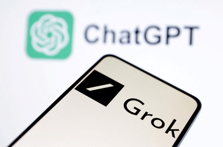 xAI Grok y ChatGPT, rivales en el segmento de la inteligencia artificial. (Foto: Reuters)