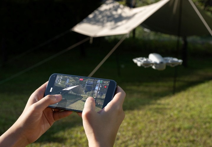 DJI Neo, autónomo y liviano. Es ideal para generar contenido en redes sociales. Lo venden a 385.000 pesos. 