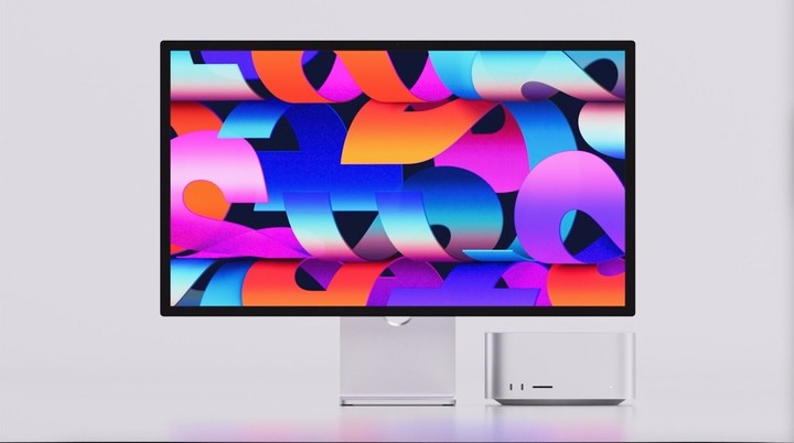 Apple Studio Display.