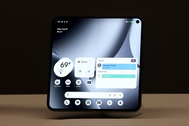Google Pixel 10 Pro Fold, el renovado modelo plegable. Foto: REUTERS/Brendan McDermid