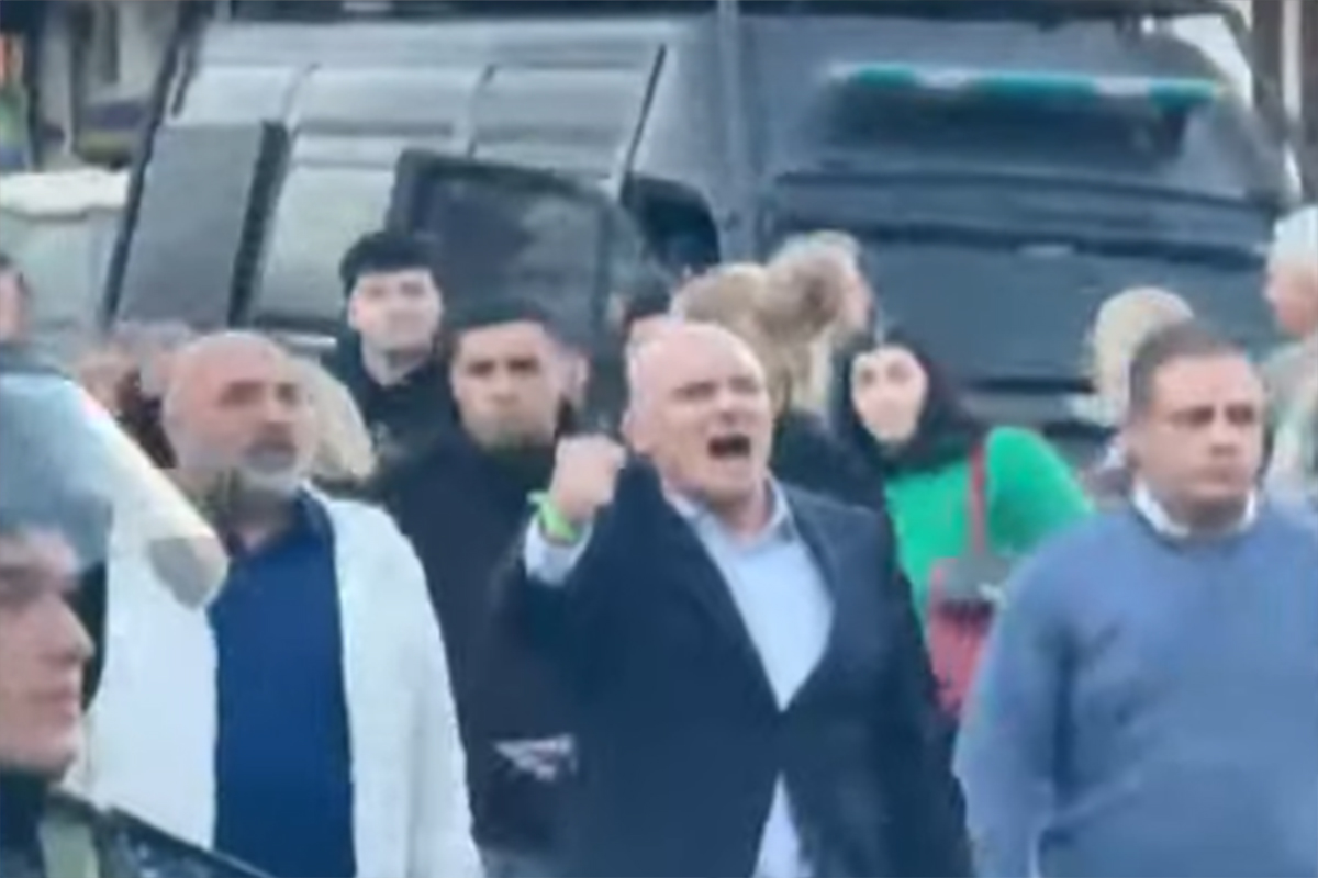 Milei fue recibido con protestas y tuvo un fallido: “Están molestos porque les estamos afanando los choreos”