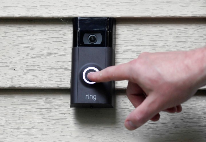 El timbre de la marca Ring funciona a través de los comandos de voz de Alexa. Foto: AP.