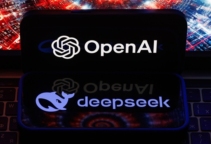 OpenAI y DeepSeek, dos competidores del rubro que hicieron ruido este último tiempo. Foto: Bloomberg