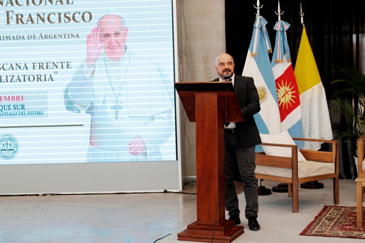 Juezas y jueces rinden homenaje al papa Francisco reivindicando su compromiso político ante la injusticia