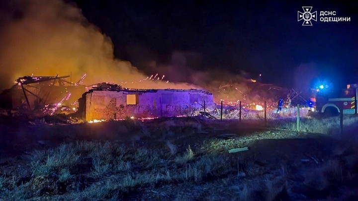 Rusia atacó con cientos de drones y misiles este sábado sobre varias regiones de Ucrania. Foto: AP 