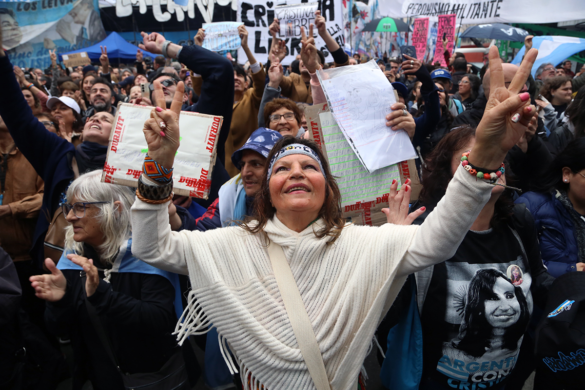 Un abrazo colectivo para Cristina y el renovado pedido de libertad