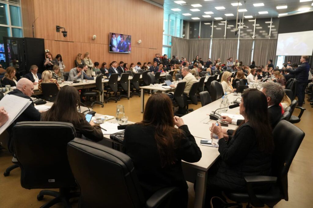Presupuesto 2026: el debate arrancó con un pedido para que asista Caputo y reclamos por el acuerdo con EE UU sin pasar por el Congreso