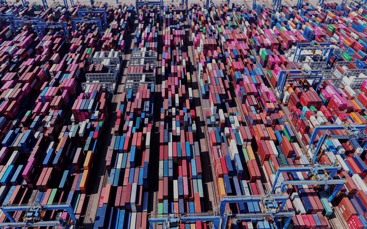 Vista aérea de una terminal de contenedores en Qingdao, en la provincia oriental china de Shandong. Foto AP