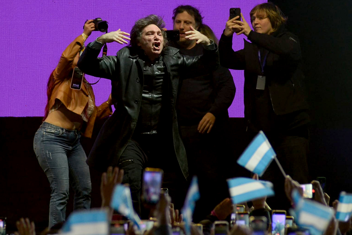 Javier Milei ensaya un show musical para presentar su nuevo libro “La construcción del milagro”