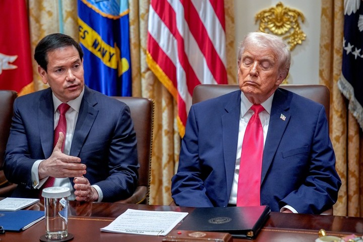 Marco Rubio, secretario de Estado de EE. UU. (izquierda), y el presidente Donald Trump durante una reunión de gabinete en la Casa Blanca, Washington. Foto Bloomberg