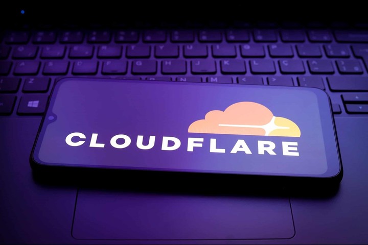 Cloudflare es una red mundial de infraestructura para que sitios y aplicaciones sean más rápidos y seguros.
