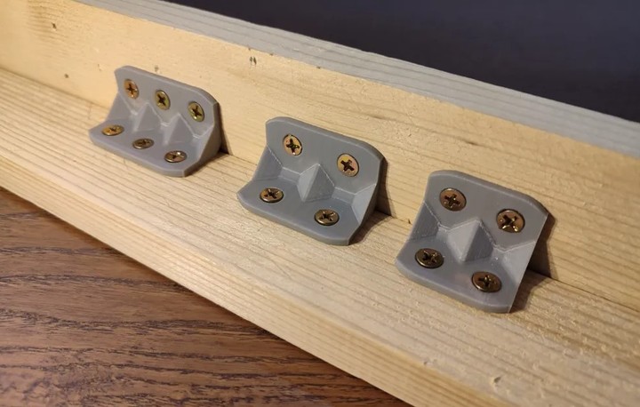 Unos soportes impresos con el filamento ABS (Acrilonitrilo Butadieno Estireno).