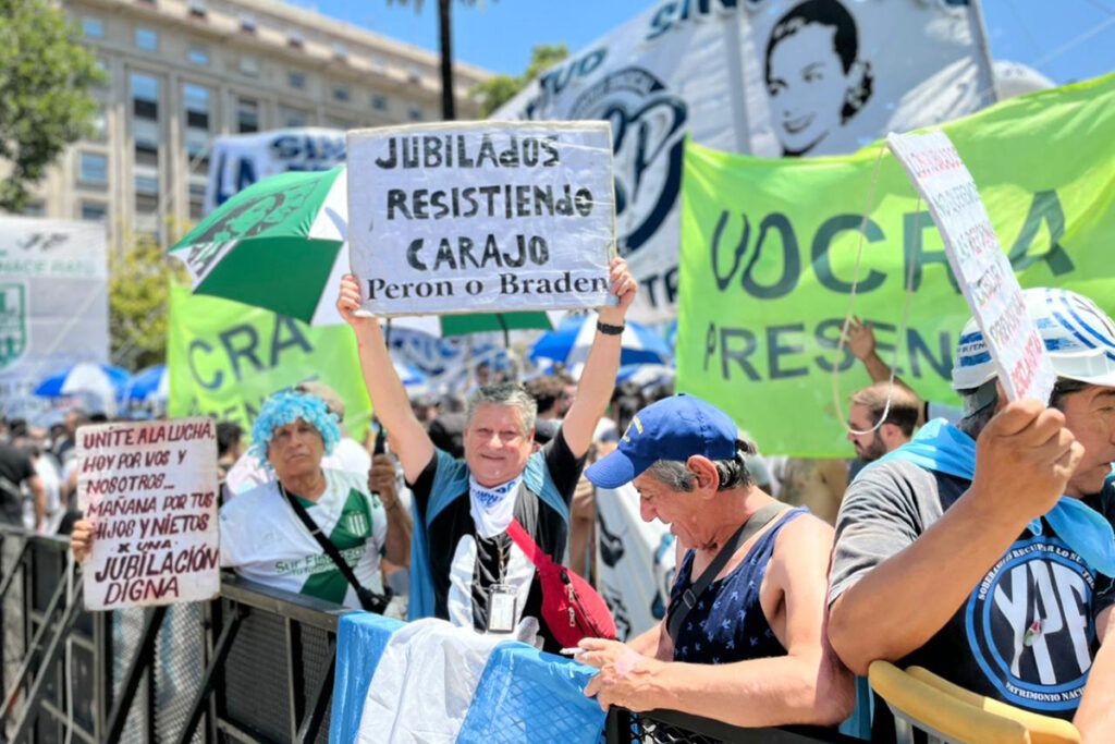 "Ajústense el cinturón": Milei cierra el año sobrado y con el PJ en clima de asamblea