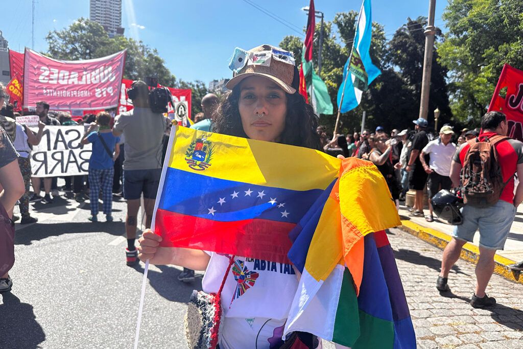 Venezuela en Buenos Aires: repudio ante la embajada yanqui y festejo en el Obelisco