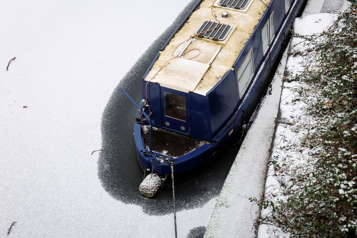 El Regent's Canal, en Londres, congelado por la tormenta de frío. Foto EFE