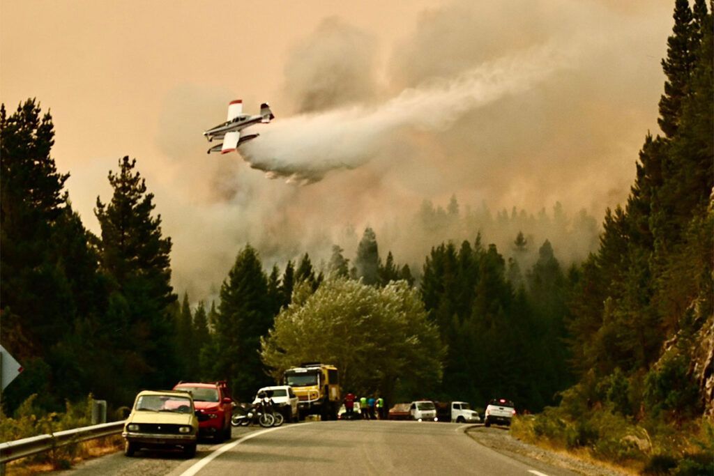 Incendios en el Sur: desde UxP señalan que Milei recortó un 70% el presupuesto del Sistema Nacional de Manejo del Fuego