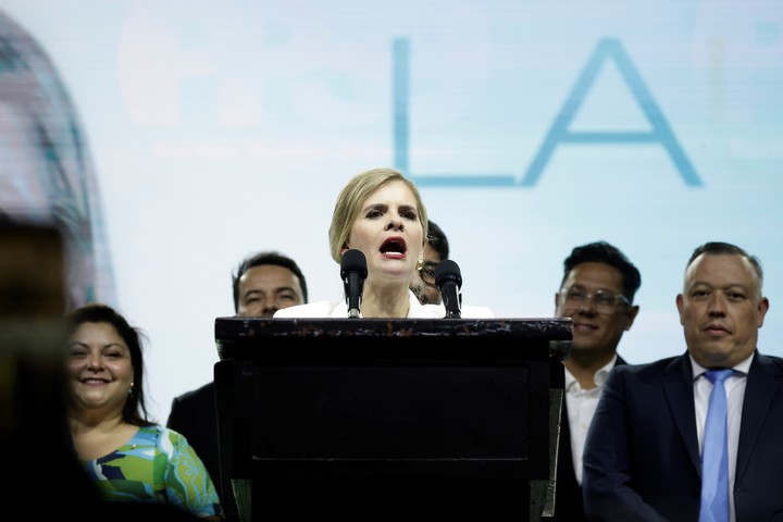 Laura Fernández anunció un "cambio profundo e irreversible" para fundar "la tercera república". Foto EFE/ Jeffrey Arguedas