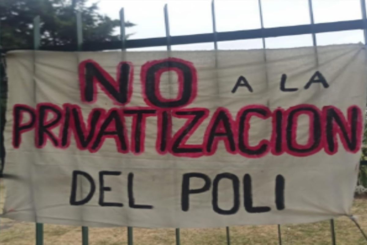 Crece el rechazo de vecinos por la privatización de un polideportivo público de Liniers