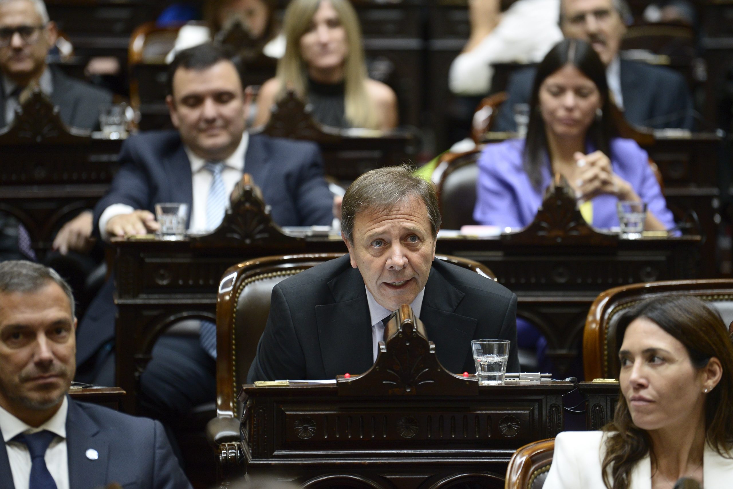 Ante el rechazo social, ahora los amigos del gobierno piden que se baje el artículo de licencias de la reforma laboral