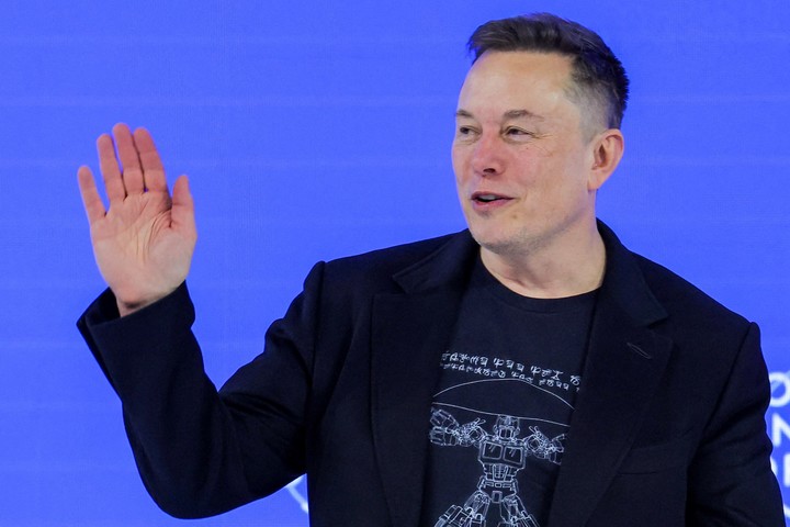 Elon Musk quiere compatir fuerte, también, en el mundo de los celulares. (Foto: Reuters)