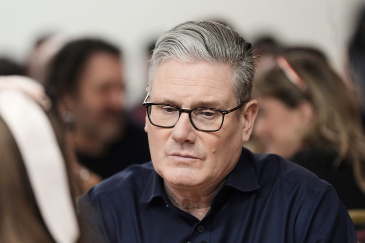 Starmer está atravesando un período de debilidad en su gobierno dividido. Foto: AP