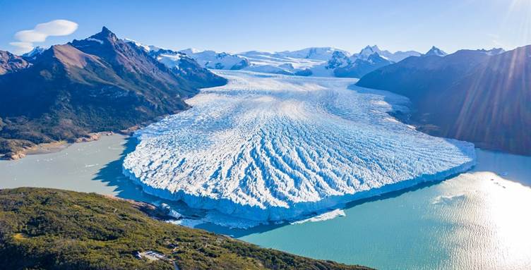 El naufragio de lo humano: la distopía de la crueldad y el silencio de los glaciares 2 El naufragio de lo humano: la distopía de la crueldad y el silencio de los glaciares