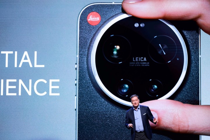 Leica presentó su primer celular con cámara profesional.