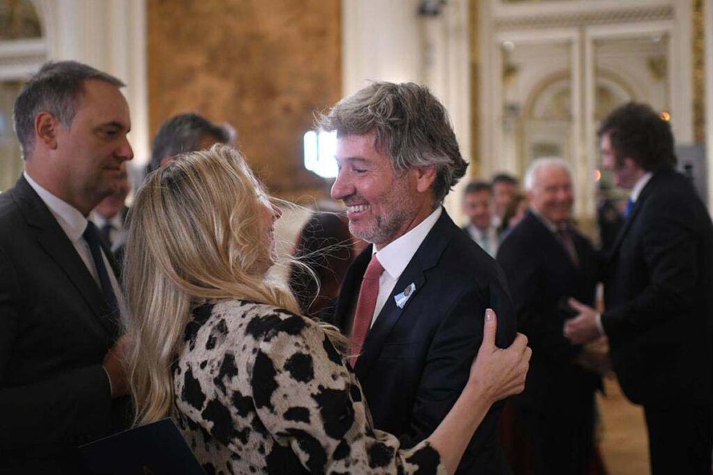 Santiago Viola, equilibrista: el hombre de Karina que sabe convivir con Santiago Caputo